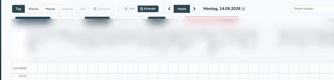 Kalenderansicht mit aktivierten Mitarbeiter-Spalten in der Tagesansicht
